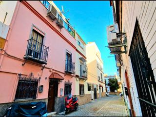 Maison à San rafael  9. Casa en pleno corazón de nervion calle muy tranquila