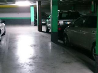 Parking coche en Juan esplandiú 2c. Plaza de garaje amplia a la venta