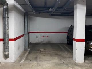 Parking voiture à Av. josep tarradellas i joan 22. Plaza para coche grande en pins bens