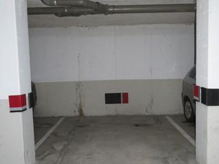Parking voiture à Larrara 2. Garaje para coche tamaño mediano