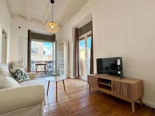 Location Appartement à Calle borrull 12. Piso luminoso, exterior con 5 balcones en el botanic