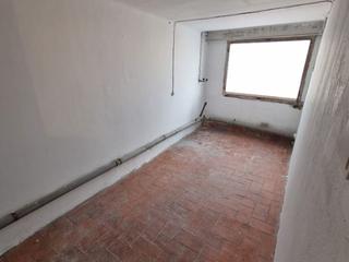 Location Local commercial à Rambla general vives 7-9. ¡trastero de 4m² en pleno centro, con ascensor directo!