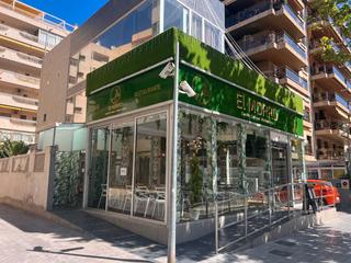 Business premise in Via roma 3. Edificio en venta con restaurante