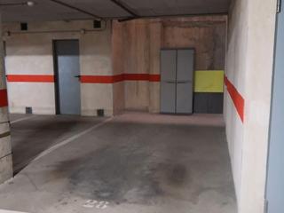Miete Autoparkplatz in Joaquim vayreda 7. Un parking grande de 17 m2