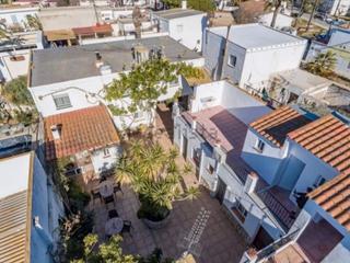 House in Carrer major de poble nou 2. Complejo turístico con propiedad privada