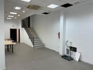 Geschäftsraum in Calle aranda del duero 23. Oficina/almacén de 140 metros ubicado en calle aranda del duero,