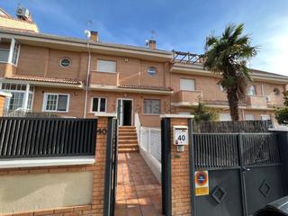Casa adosada en Calle murcia 40. Adosado