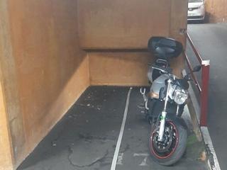 Rent Motorcycle parking in Nil 22. Mando a distancia. ascensor.