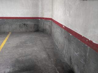 Rent Car parking in Avda riera de cassoles  47. Deal para coche o moto.