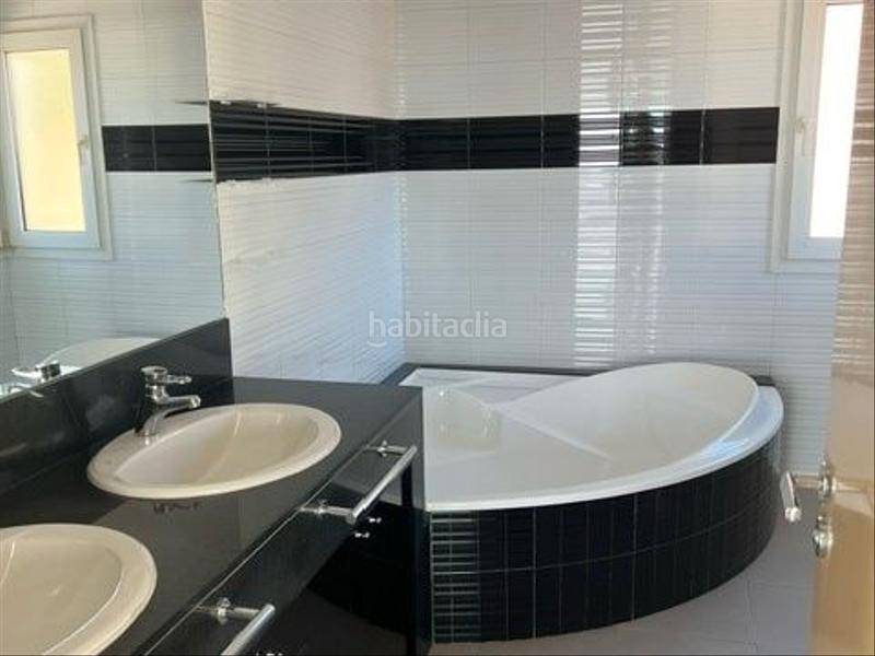 Foto e7b5f262-4f2f-4cde-b0ec-d2bb300f6bcf. Alquiler casa en carrer d'august font 32 casa única en Barcelona