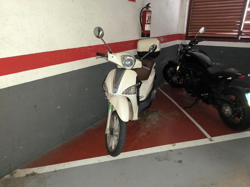 Foto 79edc51f-7d75-4b56-9082-5b080f450c3a. Rent motorcycle parking in argensola 9 in Roquetes Barcelona