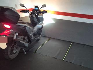 Rent Motorcycle parking in Carrer de quevedo 21. Aparca tu moto en la pza john lenon por 12,5€/semana