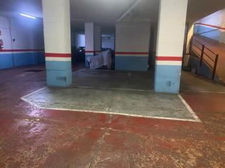 Lloguer Aparcament cotxe a Felip ii 25. Plaza coche pequeño