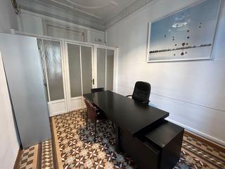 Miete Büro in Rambla de catalunya 43. Oficina privada de 14m2 completamente amueblada.