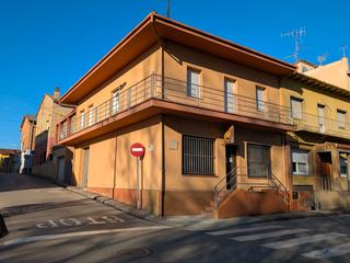 Casa a Carrer puig roig 59. Casa de dues plantes situada en una zona tranquil·la i molt asso