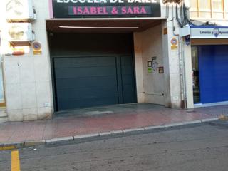 Aparcament cotxe a Avenida de chapi  25. Plaza de garaje amplia