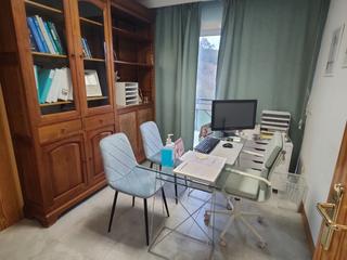 Miete Büro in Rúa das galeras 13. Oficina amplia con vistas a parque