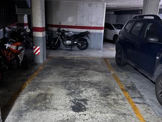Lloguer Aparcament de moto a Rafael casanovas  32. Alquiler plaza parking para moto