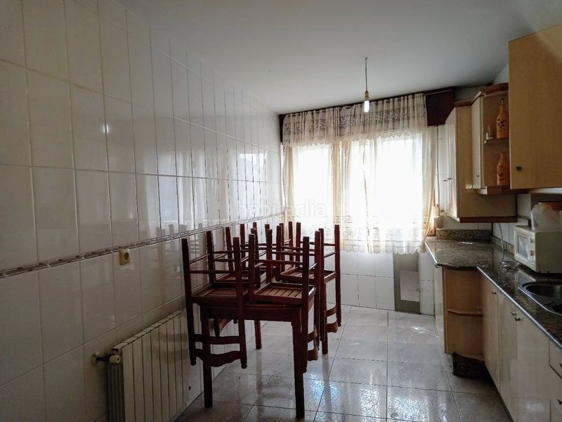 Foto 0edc7c30-eb9d-46b6-a578-cd8c36010b33. Piso en rúa bos aires 3 amplio, luminoso y céntrico en Cerceda