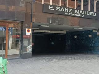 Rent Car parking in Travessera de gracia 117. Amplia plaza para coche y moto