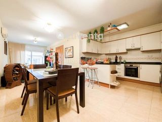 Dúplex a De l´emporda  32. Atico duplex en venta muy luminoso y centrico, negociable.