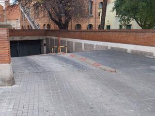 Parking coche en Avenida josep tarradellas i joan 60. Plaza para coche grande o pequeño + moto