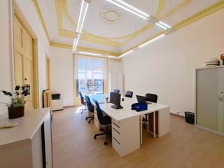 Miete Büro in Arago 308. Oficina privada exterior 1/6 pax todo incluido