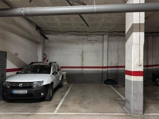 Affitto Posto auto in Calle josep vicenc foix 39. Amplia plaza