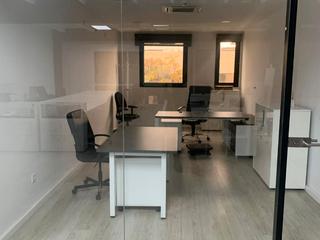 Lloguer Oficina a Comadran 39. Alquiler despacho y almacén