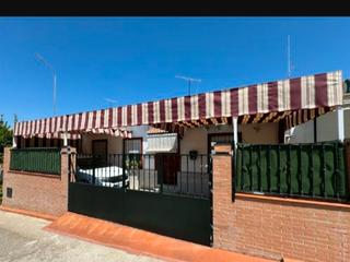 Maison à Calle hermano faustino  7. Se vende casa en villanueva del rio y mina