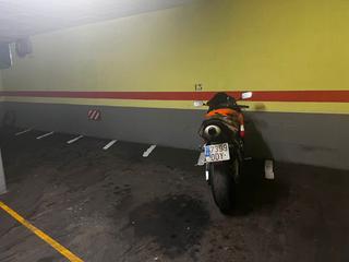 Miete Motorradparkplatz in Joan maragall 59. Plaza de moto amplia 2,5 m2