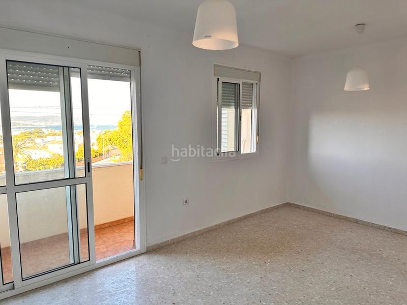 Foto db35e89f-af78-4a9c-b740-39267fc773b5. Piso en avenida america 12 piso en San Bernabé en Algeciras