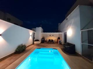 Maison jumelée à Calle emilia pardo bazan 35. Si buscas un lugar tranquilo donde vivir, es aquí.