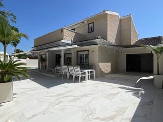 Chalet en Avenida mare nostrum 9. Casa de lujo muy cerca del mar