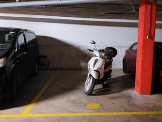 Affitto Posto auto in Carrer ramon turró i darder 37. Parquing cotxe a la devesa