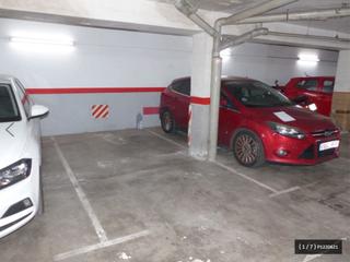 Parking voiture à Calle pedrell 179. Venta de plaza de parking ideal inversión