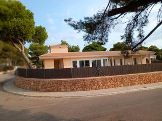House in Carrer de leonardo da vinci 12. Chalet a estrenar
