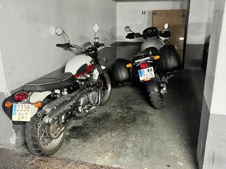 Rent Motorcycle parking in Recs 34. Parquing para moto