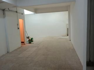 Local Comercial a Carrer de solsona 23. Local comercial bien situado