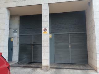 Aparcament cotxe a Carrer de rupert lladó 63. Plaza de aparcamiento para coche grande
