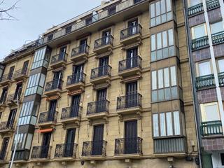 Pis a Easo 69. Apartamento super centrico, magníficas vistas despejadas.