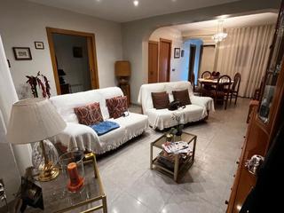Casa adossada a Pasaje del roser 11. Inmejorable ubicación. totalmente renovada 2014. para entrar a v