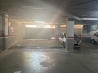 Aparcament cotxe a Eduard marquina 37-39. Venta de parking, al lado de la puerta