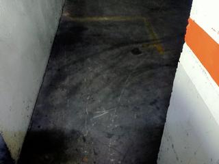 Miete Motorradparkplatz in Calle pompeu fabra 9. Plaza de moto grande o dos motos pequeñas