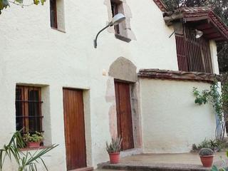 Masia a Carretera girona 1. Impressionant finca amb masía a la vall de llémena
