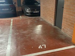 Miete Autoparkplatz in Carrer de bilbao 88. Plaza de parking coche grande ( tipo suv ), en poblenou.