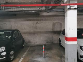 Aparcament cotxe a Vint-i-dos de juliol 770. Parking en venta