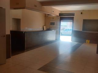 Locale commerciale in Calle alejandro medina  6. Local comercial + vivienda