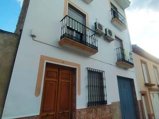 Maison à Erillas 6. Edificio  con 3 viviendas independientes en un entorno tranquilo