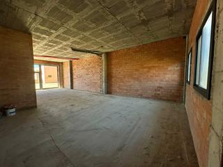 Lloguer Local Comercial a Carrer de l'oriol 3. “local comercial de 84m² a olius, molt lluminós i amb preinstal·